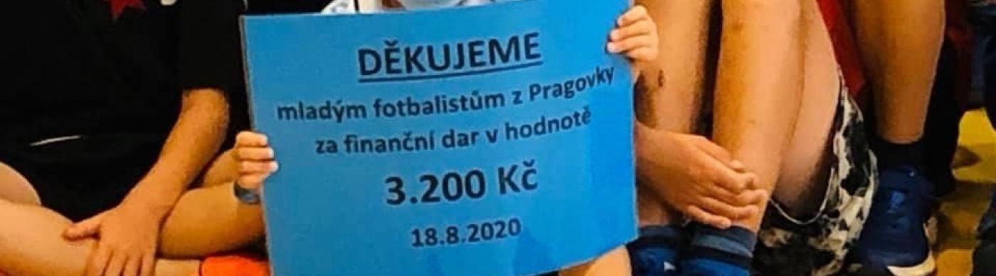 Finanční dar od mladých fotbalistů