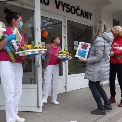 Koncert za sklem, květiny a přání pro klienty