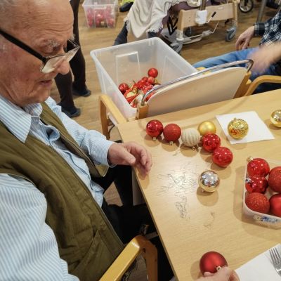 Zdobení vánočního stromečku